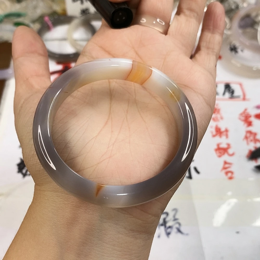 玛瑙/玉髓未镶嵌手镯A532。53.5圈。瑕