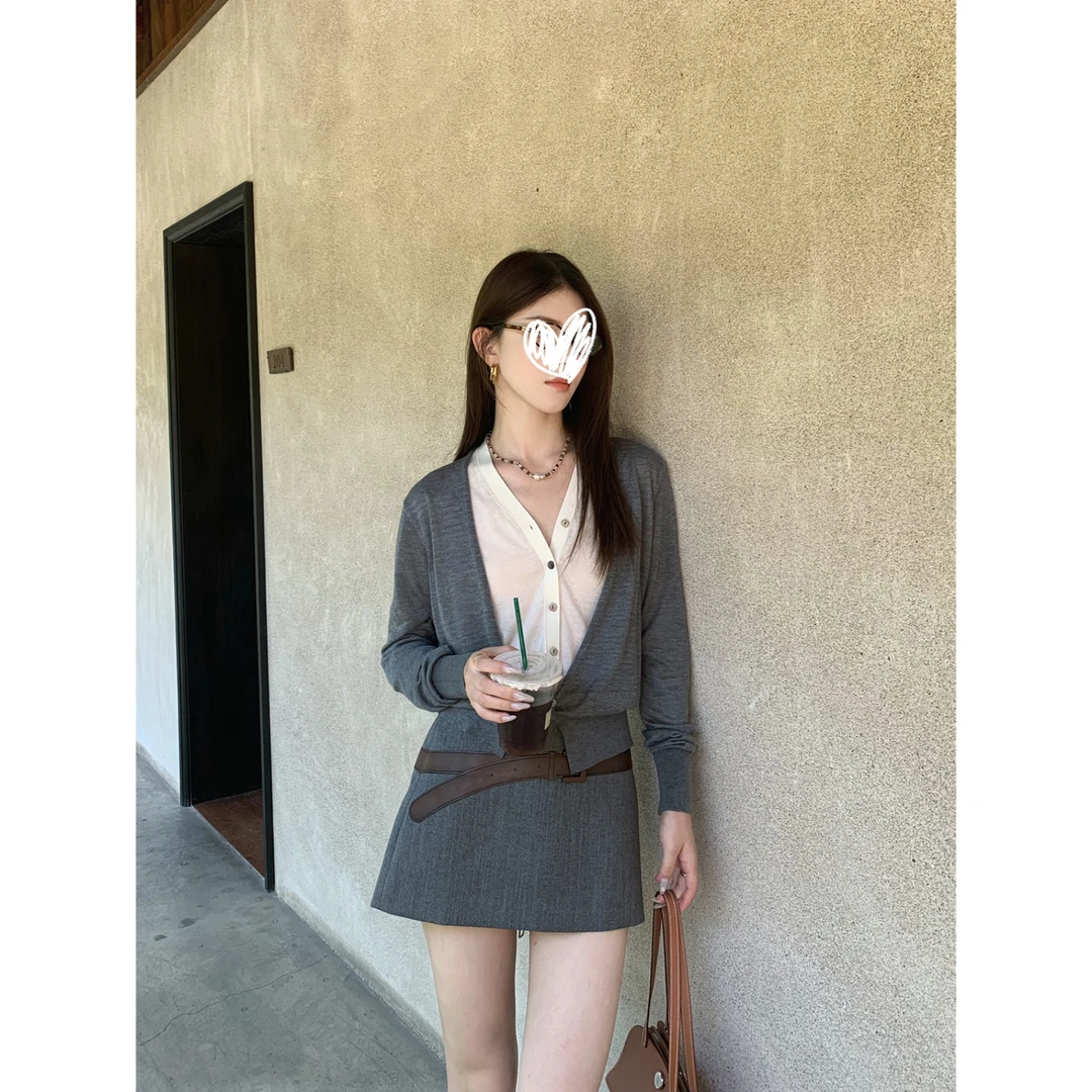 早秋新款假两件小众撞色V领针织衫独特长袖上衣女