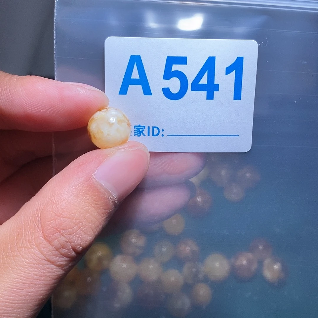 琥珀珠宝奇石未镶嵌l***