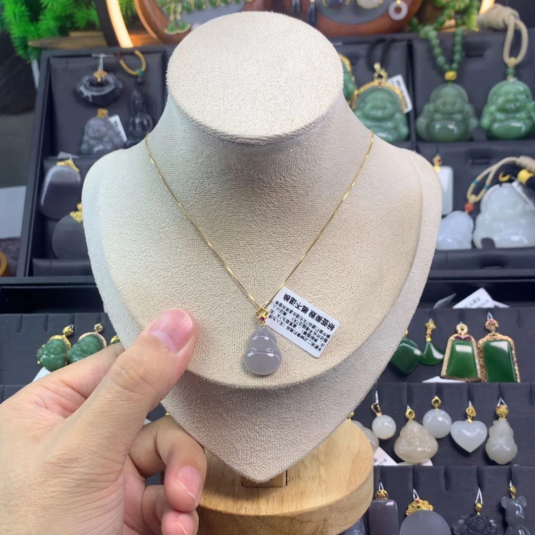 和田玉吊坠18K金镶嵌