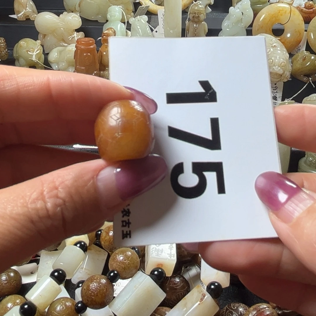 和田玉未镶嵌吊坠(赠链)