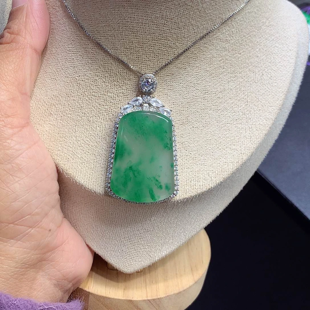 颈饰银S925镶嵌石英质玉（非洲翠）