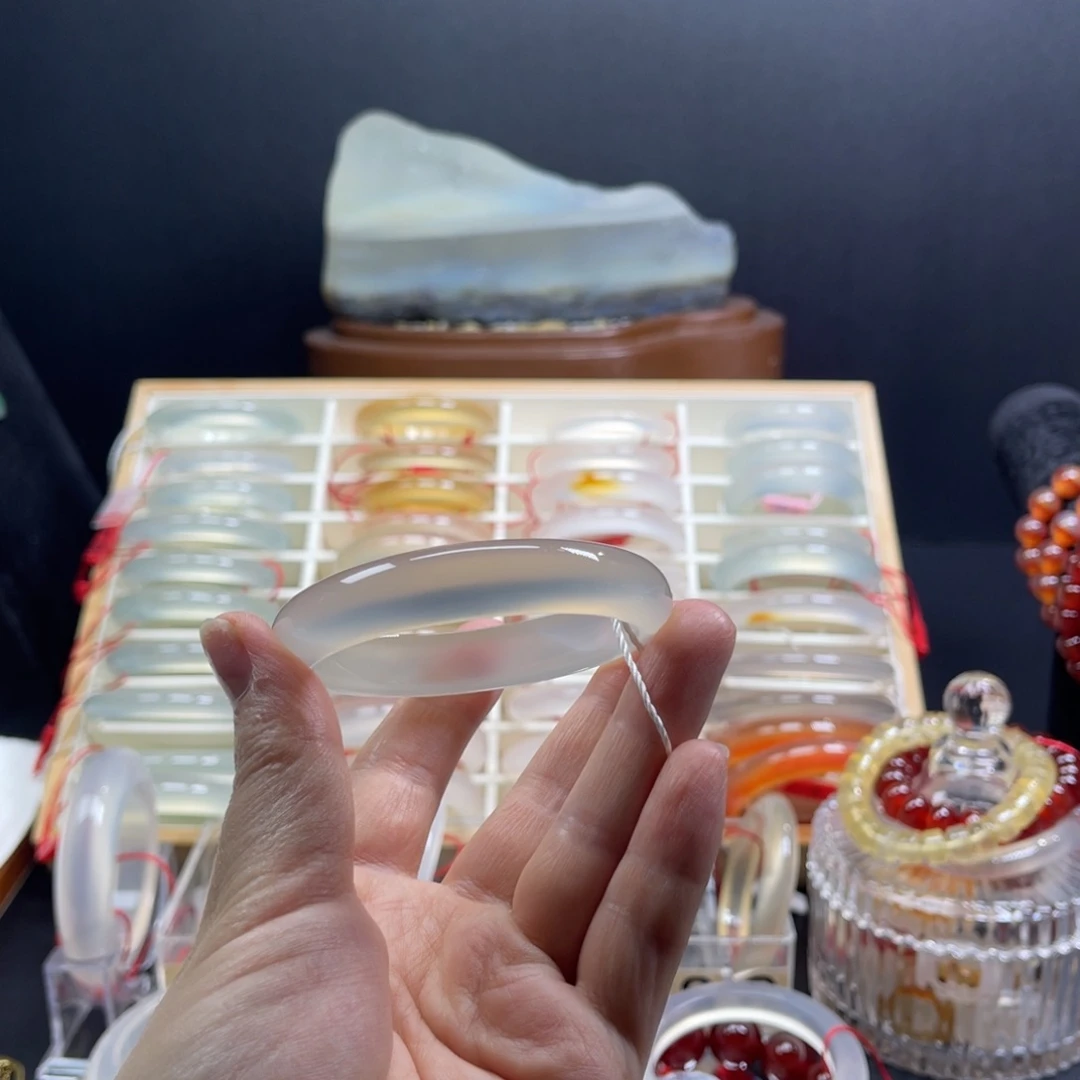 玛瑙/玉髓手镯未镶嵌