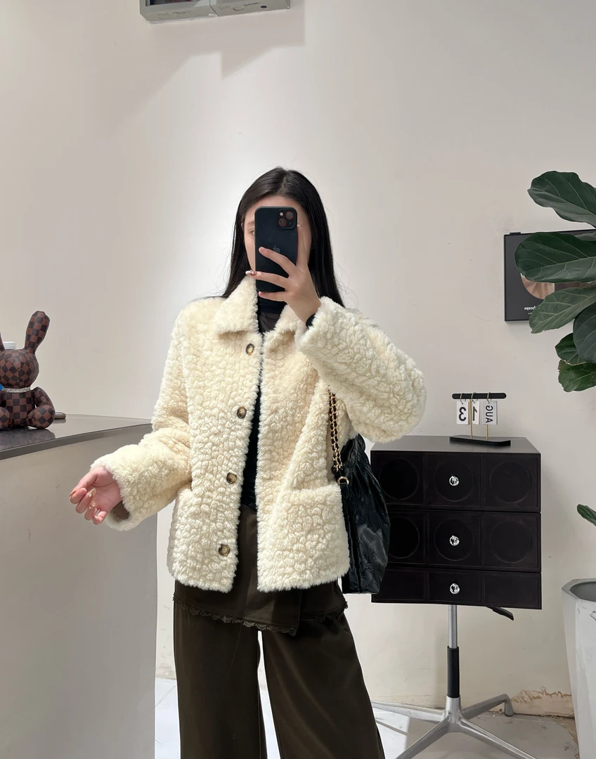 小熊毛毛~毛绒绒翻领高级感年轻款皮毛一体加厚款女上衣