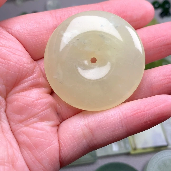 蛇纹石玉未镶嵌颈饰岫玉