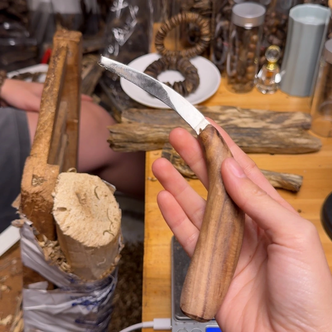 沉香碎屑沉香奇楠沉香刀