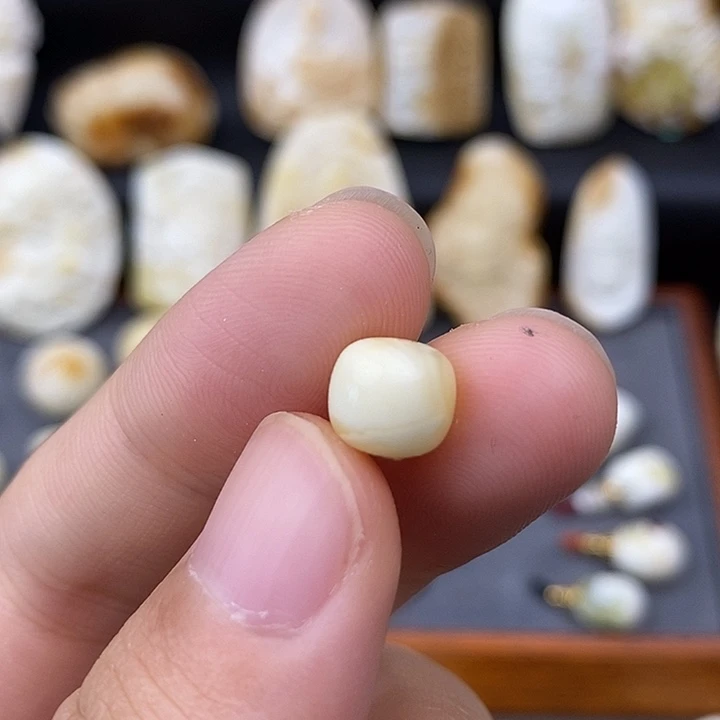 未镶嵌琥珀裸石8老邢