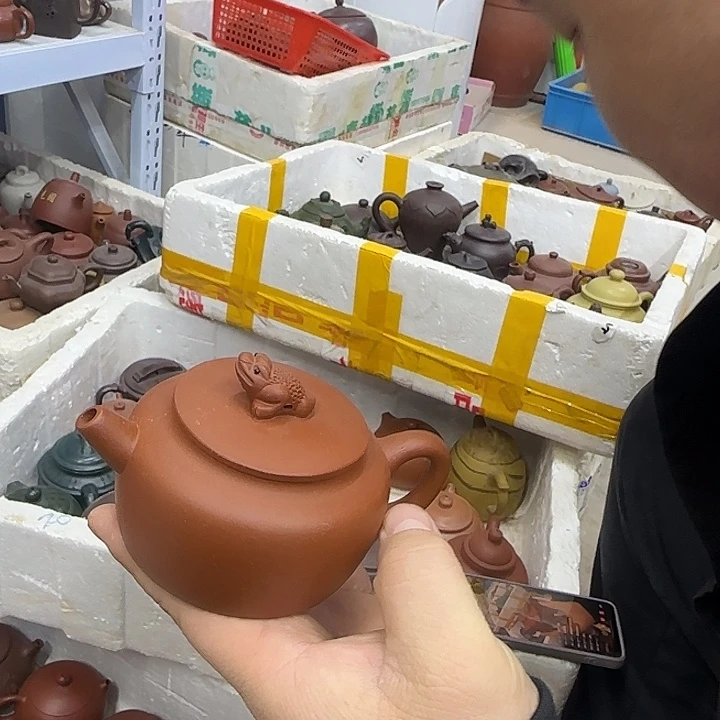 紫砂茶壶。宜兴紫砂壶原矿紫砂壶