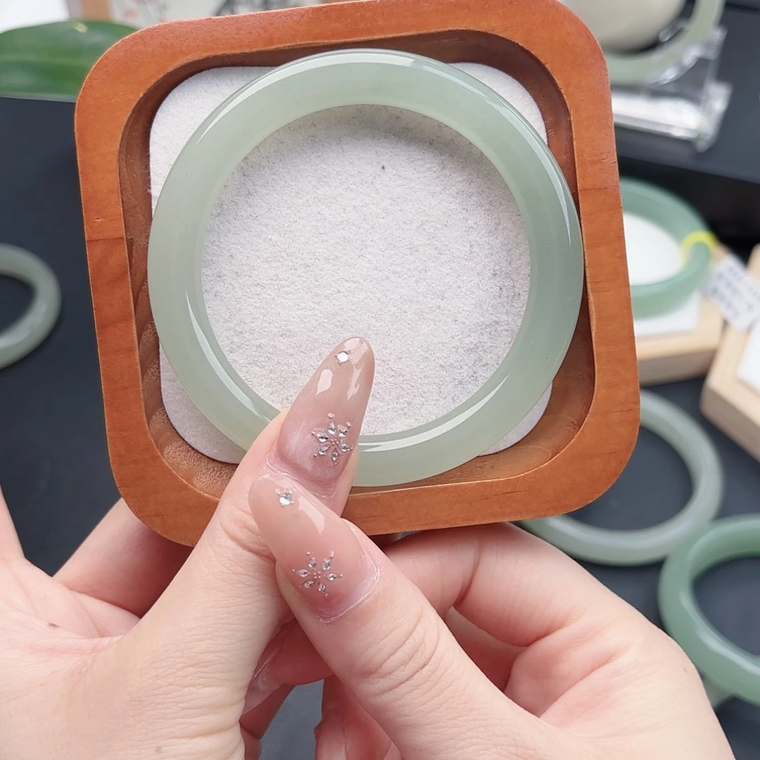 石英质玉未镶嵌手镯