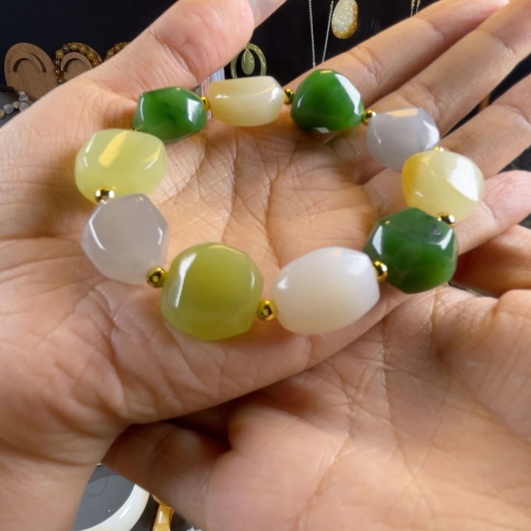 和田玉未镶嵌手镯