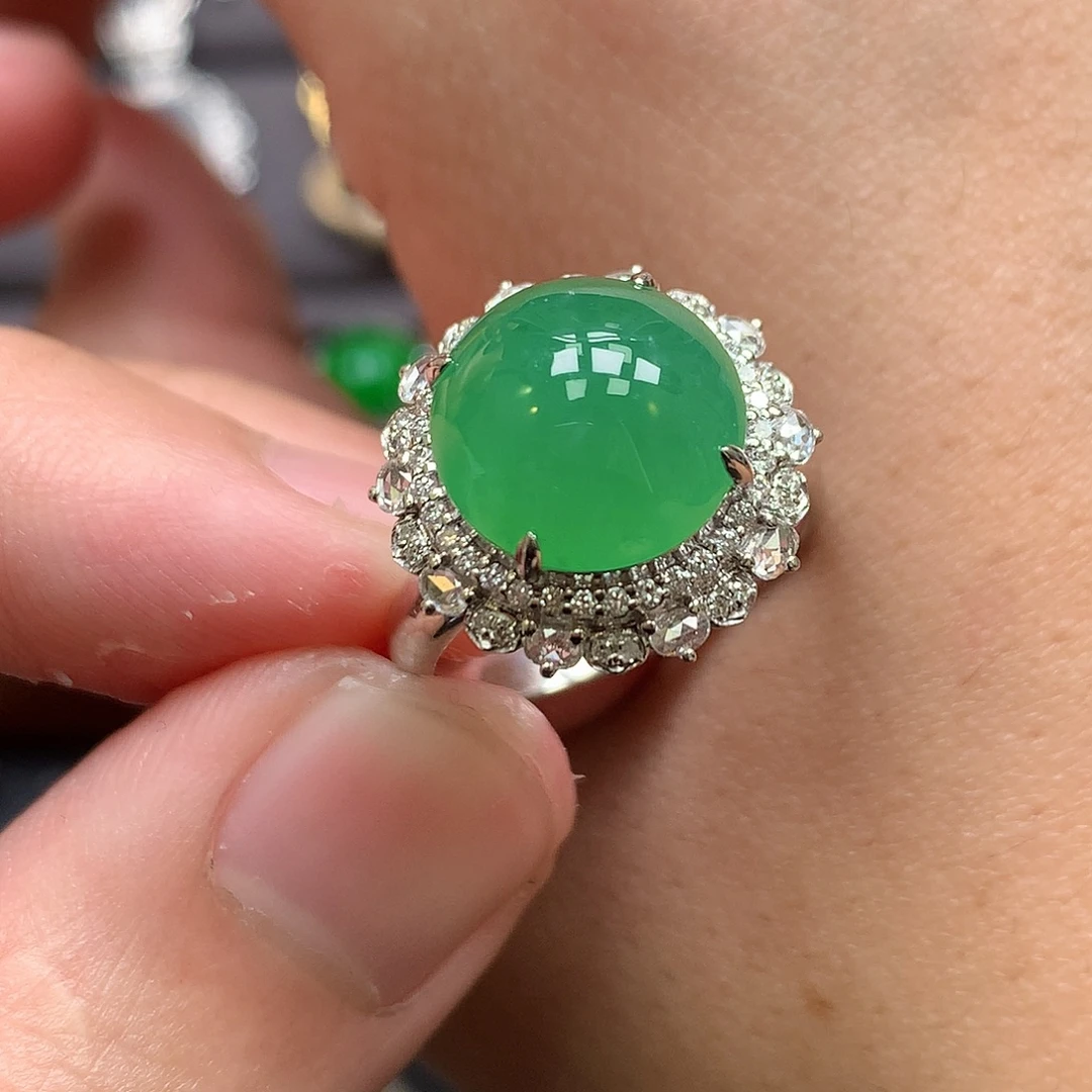 翡翠18K金镶嵌戒指