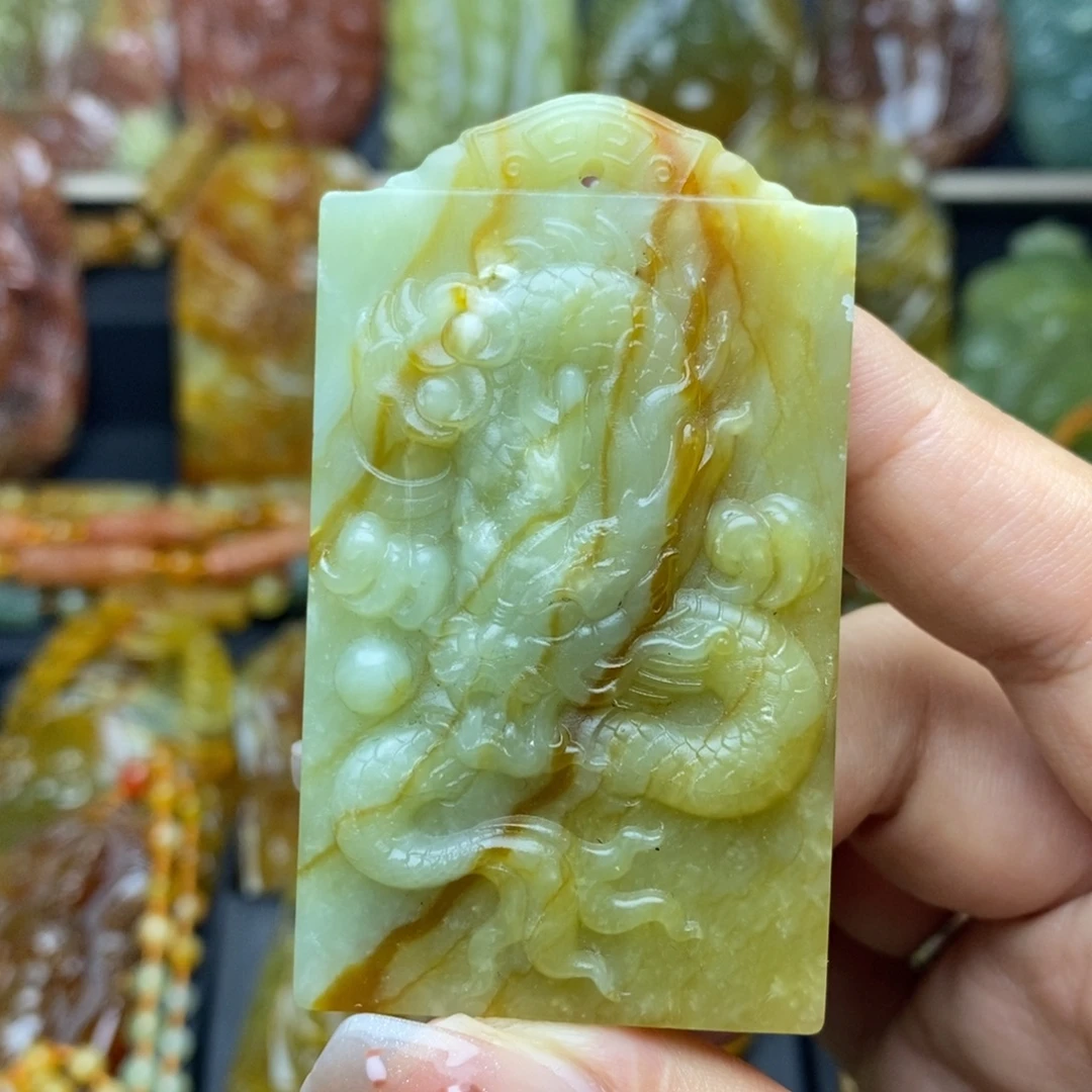 蛇纹石玉未镶嵌颈饰