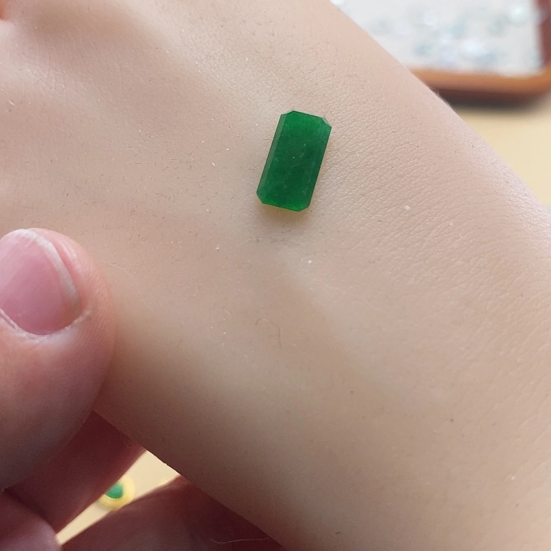 翡翠颈饰未镶嵌瘦****好无事牌