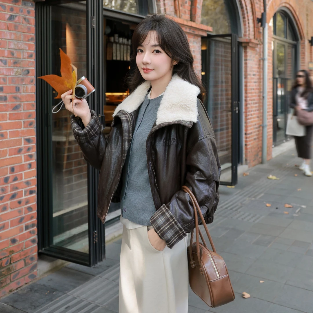 复古咖色格子拼皮内胆羽绒服女2025冬装新款百搭短款机车服厚外套