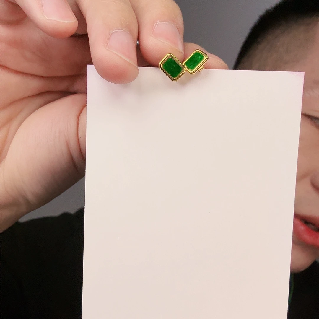 翡翠颈饰未镶嵌s****丛一对