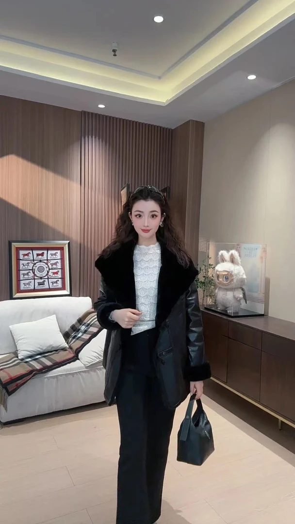 MRFEITO【冬日冒险家】高奢拼接皮毛油蜡羊皮鹅绒外套H97YR02D35861