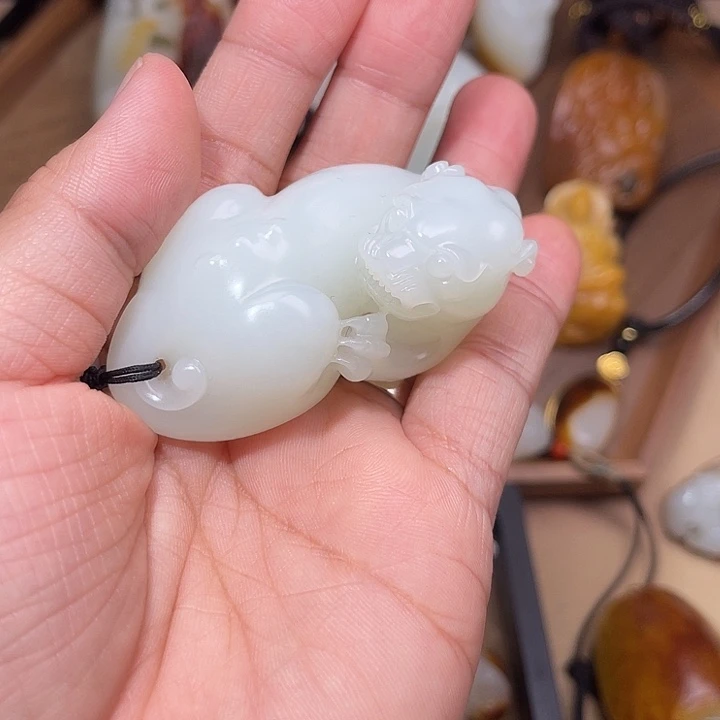 青***天和田玉未镶嵌颈饰