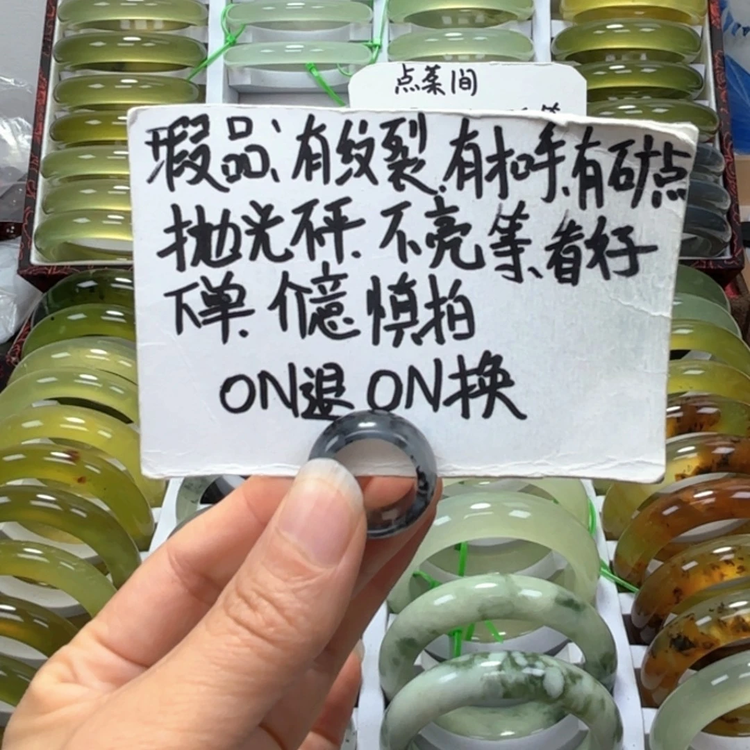爱***侠未镶嵌蛇纹石玉手镯