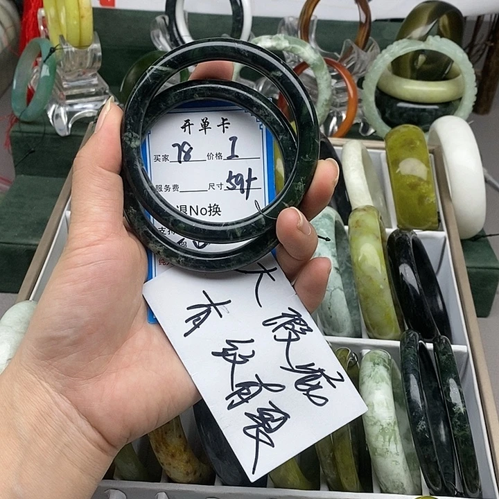 蛇纹石玉未镶嵌手镯