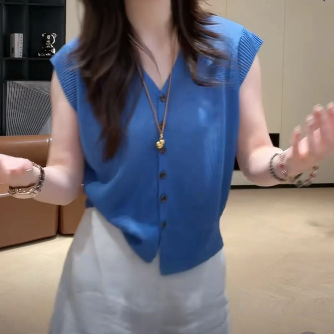 简约纯色单排扣V领针织衫短袖女2025新款夏季气质百搭设计感上衣