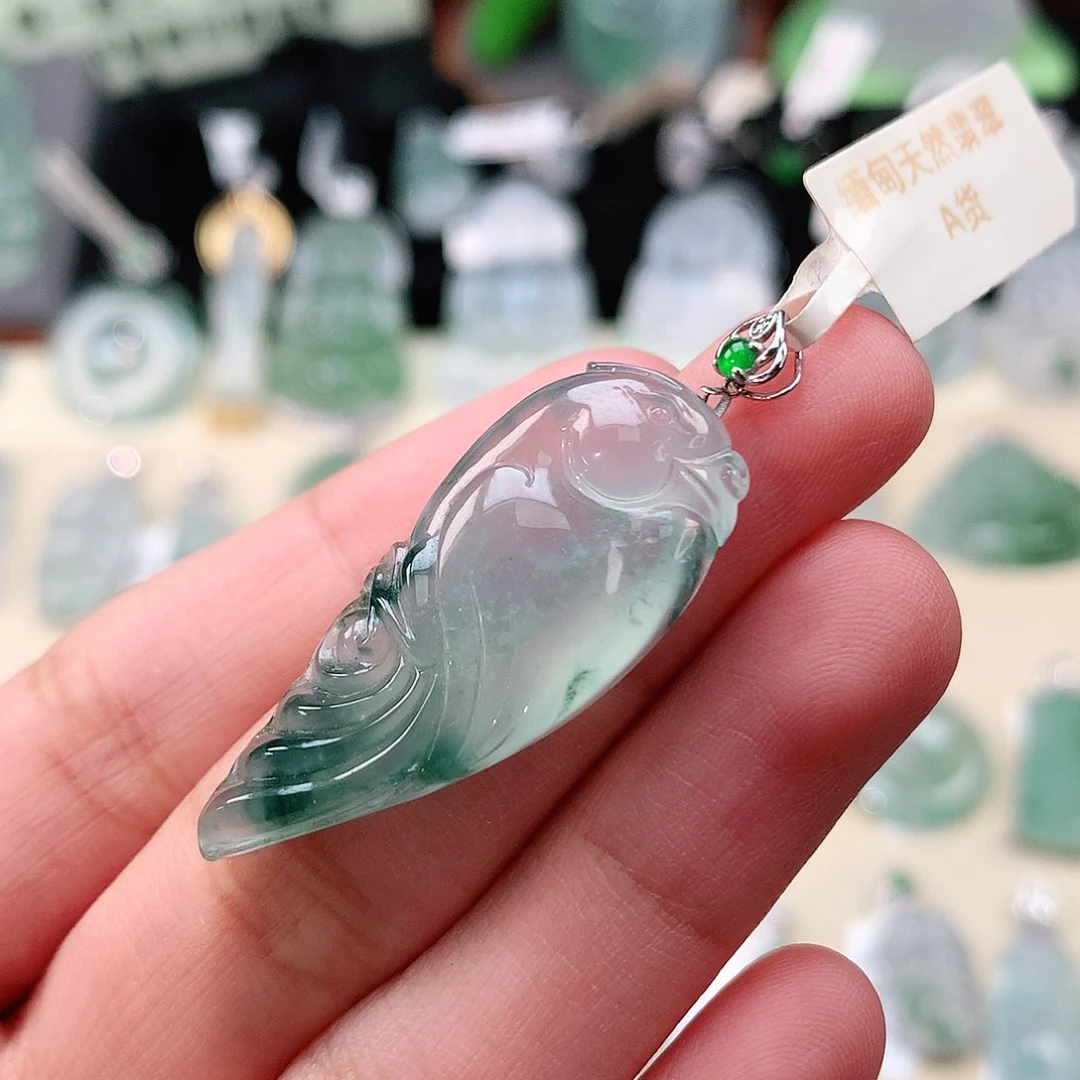 翡翠18K金镶嵌颈饰鹦鹉