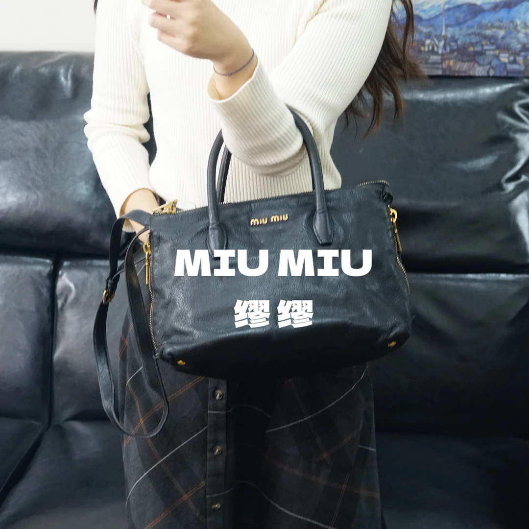 95新 MIU MIU/缪缪 黑金斜挎包/ZT11730025/0025