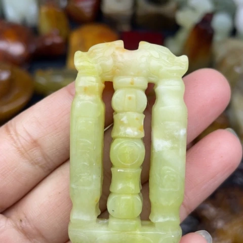 蛇纹石玉未镶嵌颈饰79