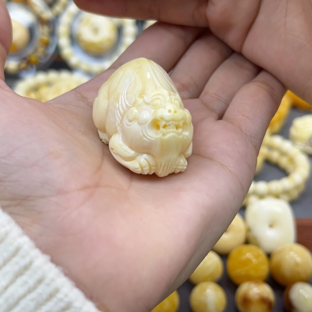 琥珀未镶嵌手串貔貅