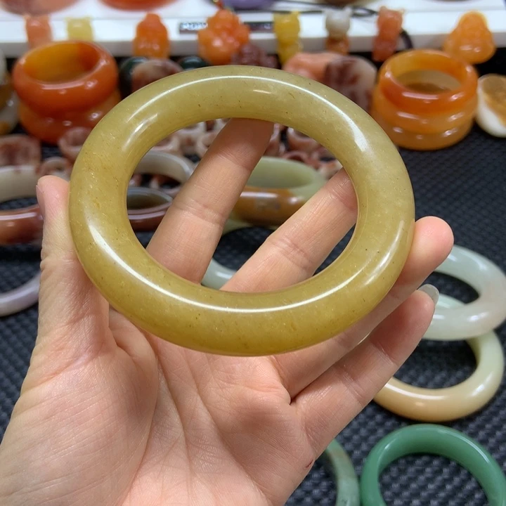 石英质玉未镶嵌手镯