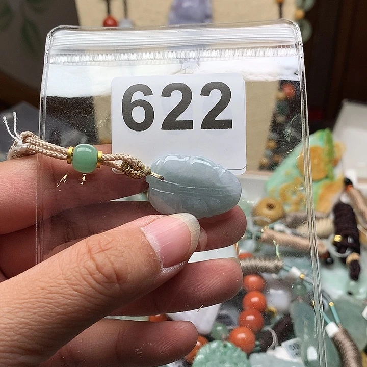 翡翠颈饰未镶嵌南**梦翡翠