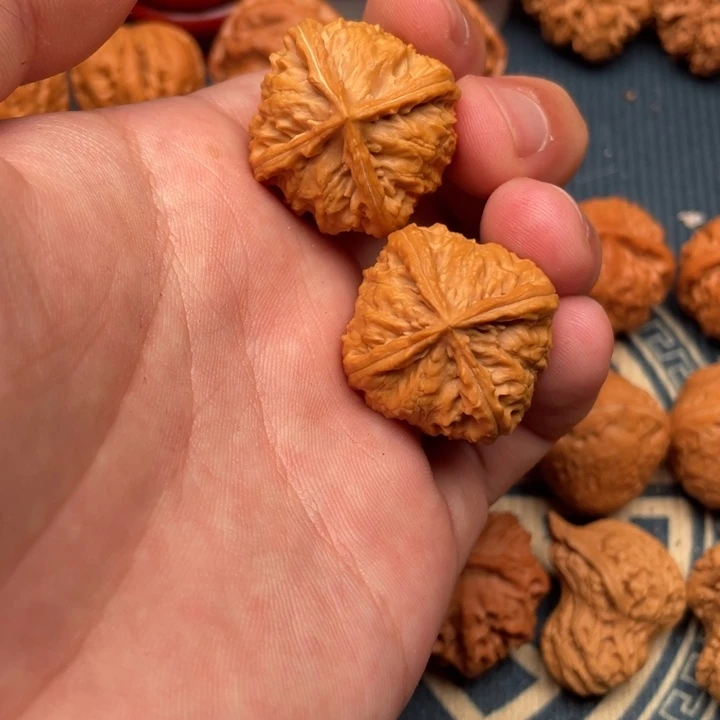 文玩核桃把件四棱