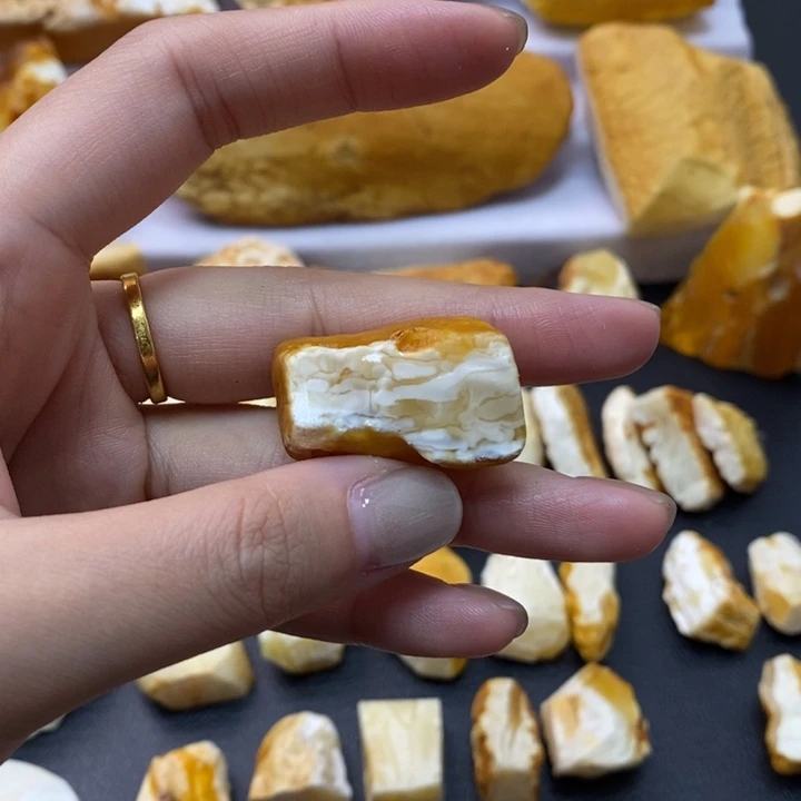 定制琥珀未镶嵌蜜蜡