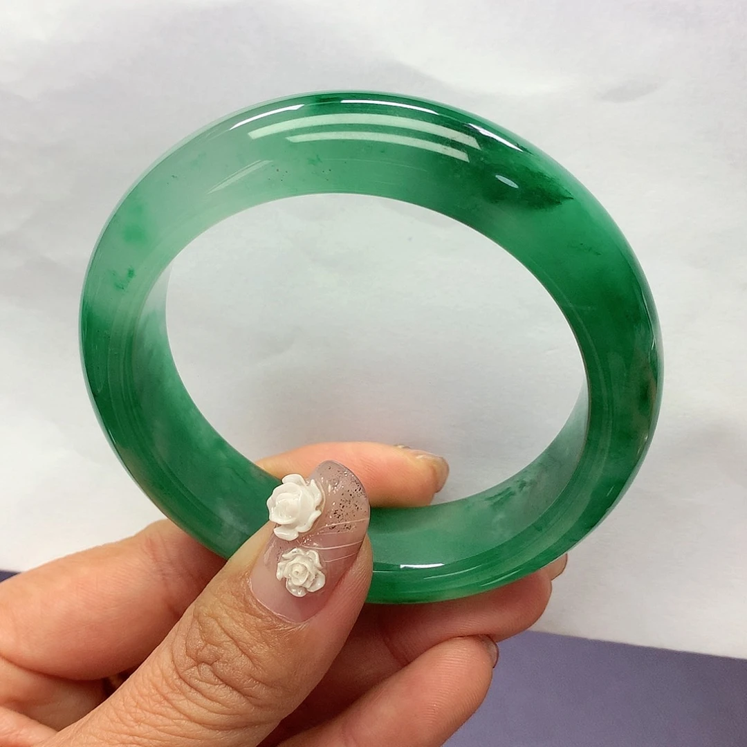 石英质玉手镯未镶嵌薰****?