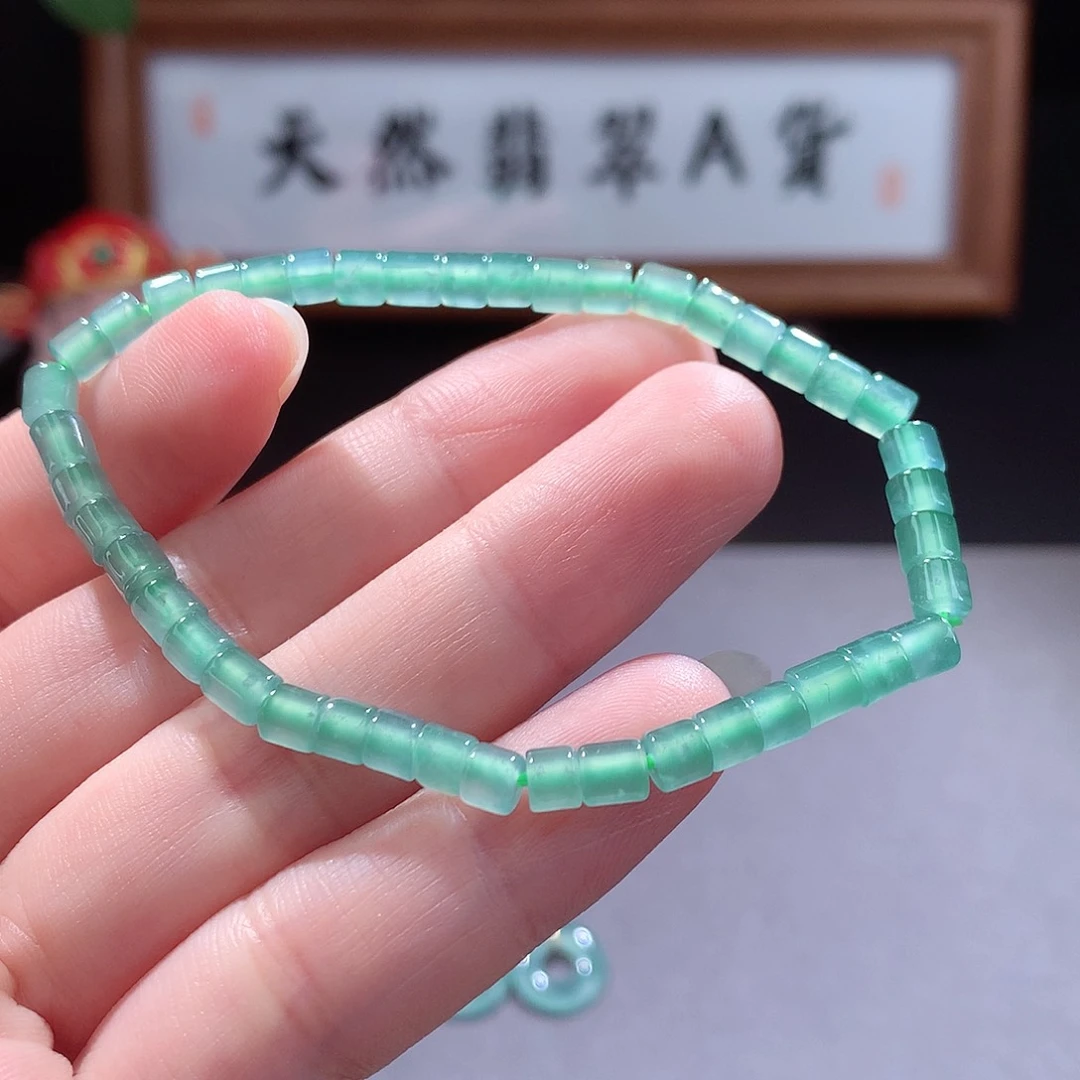 未镶嵌手镯（圆镯）翡翠