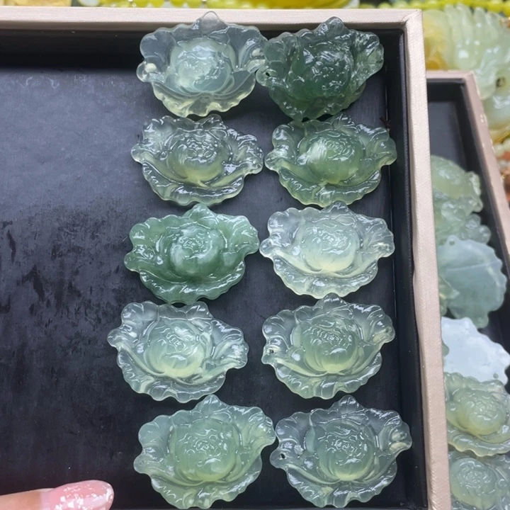 静***）蛇纹石玉未镶嵌颈饰