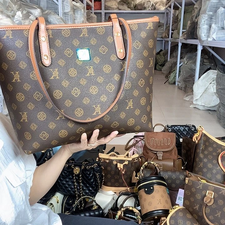 蚕丝小牛剖层皮革PU