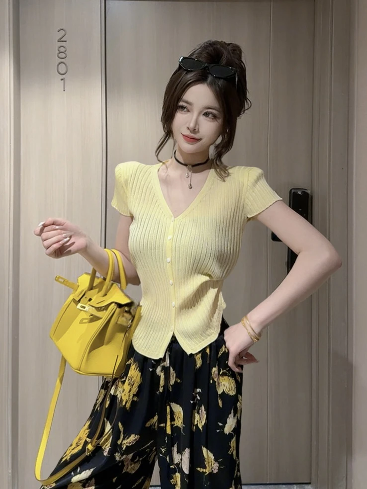 【CCDZ】夏季新品洋气显瘦单排扣V领针织上衣女