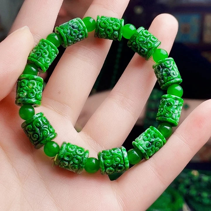 翡翠未镶嵌颈饰多样性