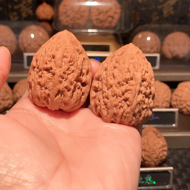 小***怪文玩核桃把件滚石