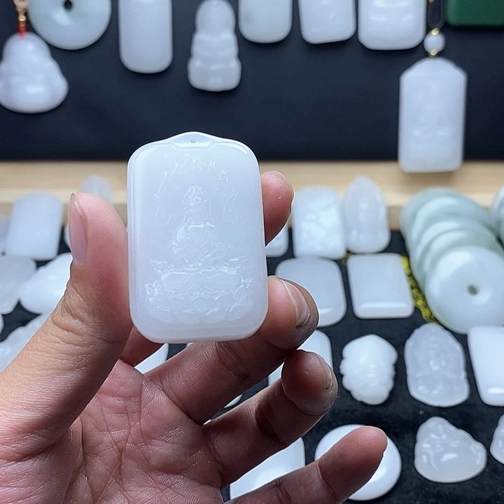 石英质玉颈饰未镶嵌年**甲