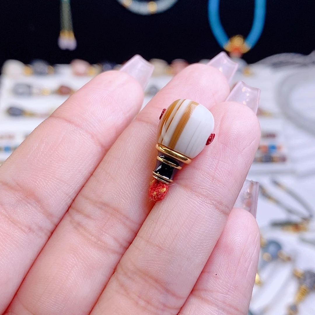 玛瑙/玉髓18K金镶嵌颈饰对孔10.7