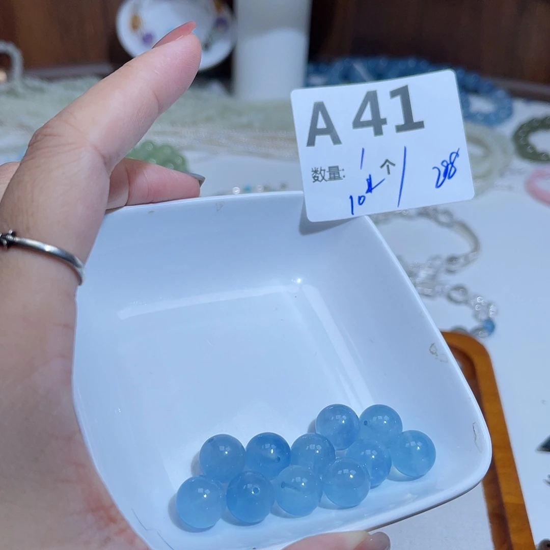 海蓝宝石裸石未镶嵌A41。