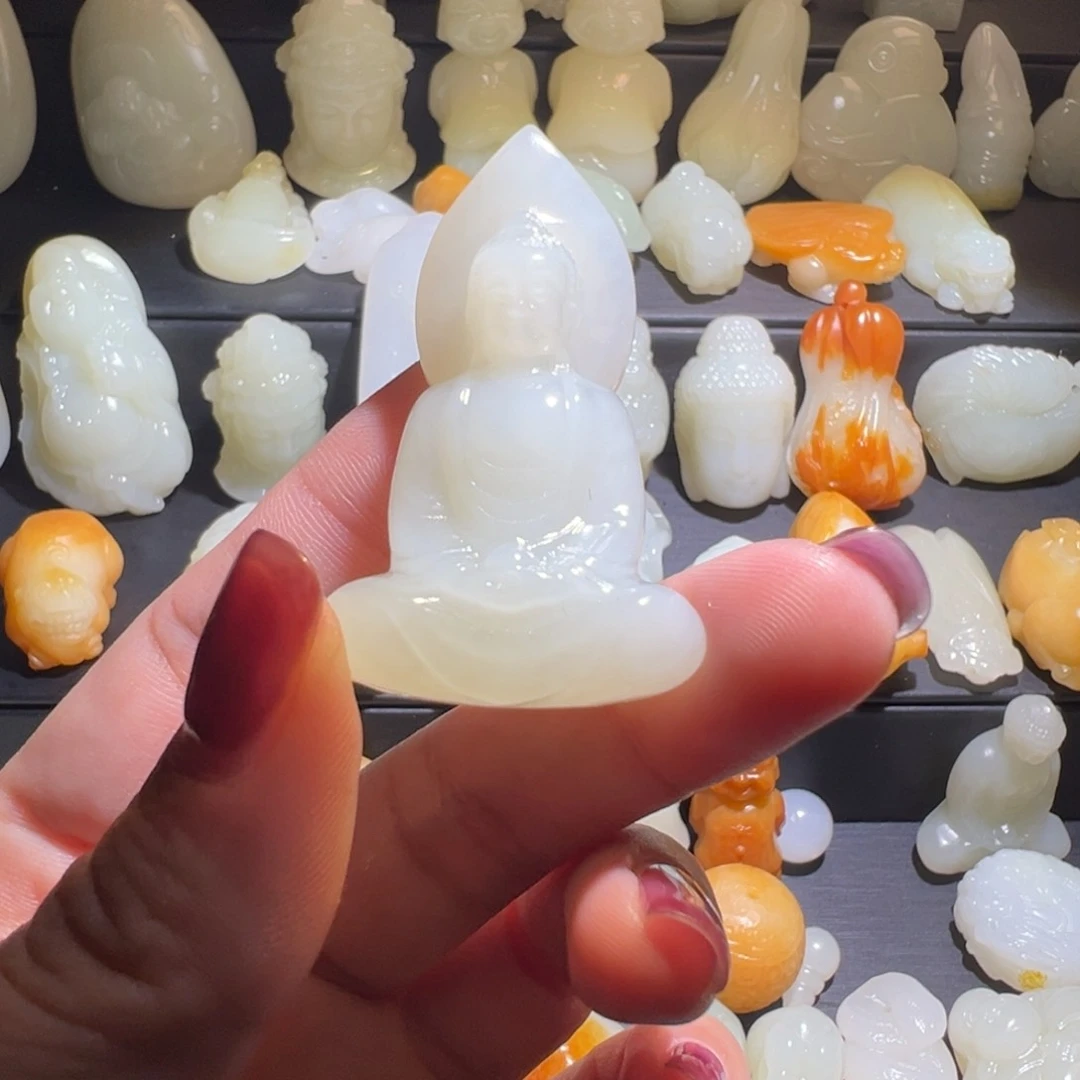 颈饰未镶嵌和田玉翁*