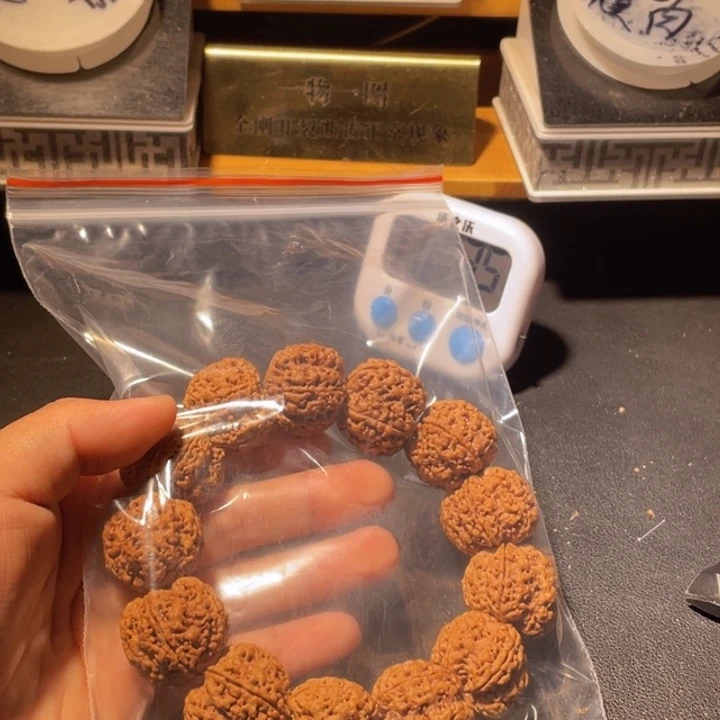 臧***帅手串金刚菩提这个