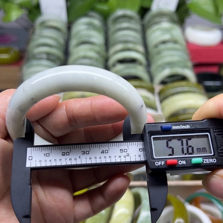 蛇纹石玉未镶嵌手镯45