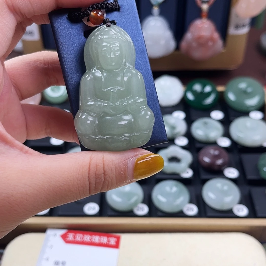石英岩玉未镶嵌颈饰郭*