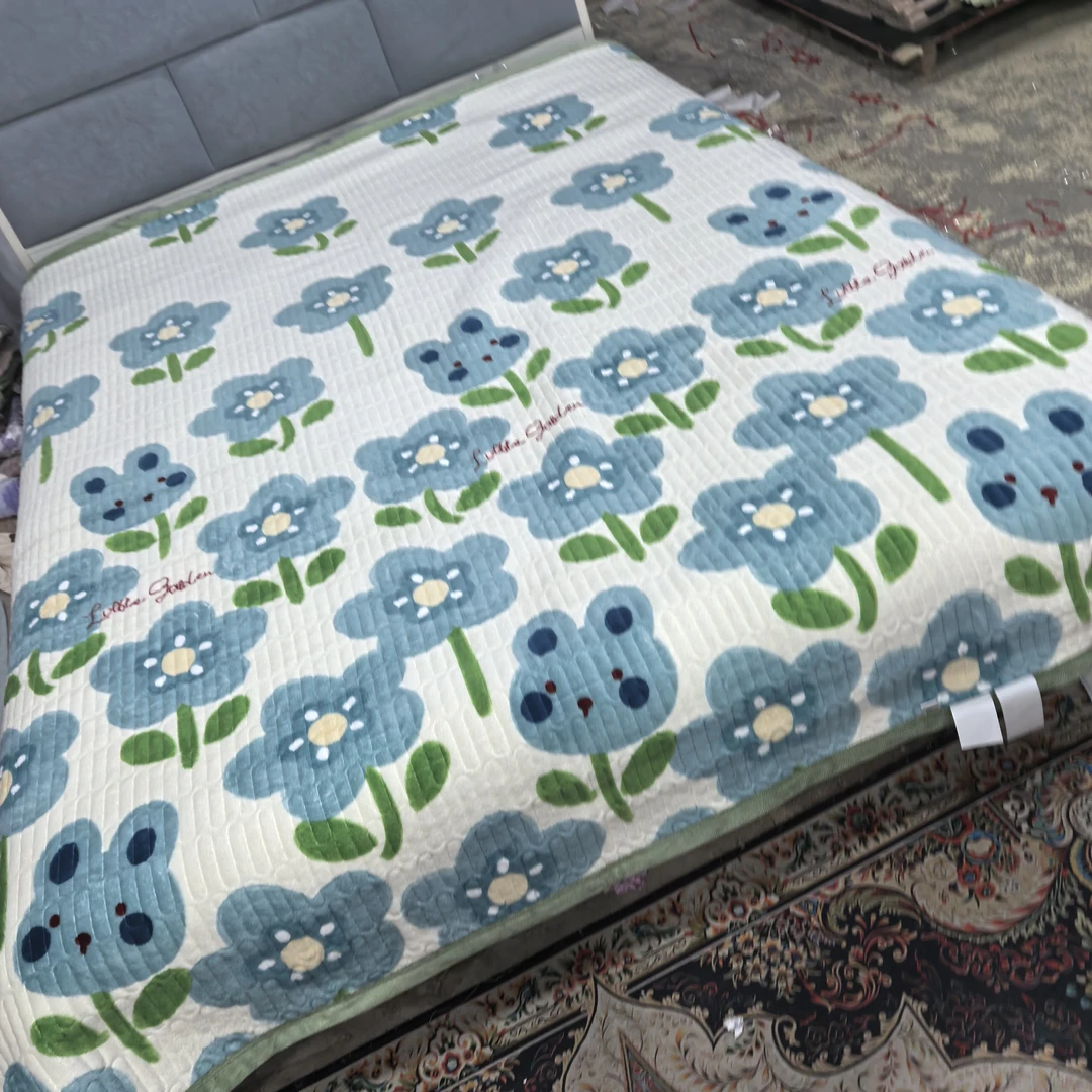 牛奶绒床盖《大花朵》2米*2.3米