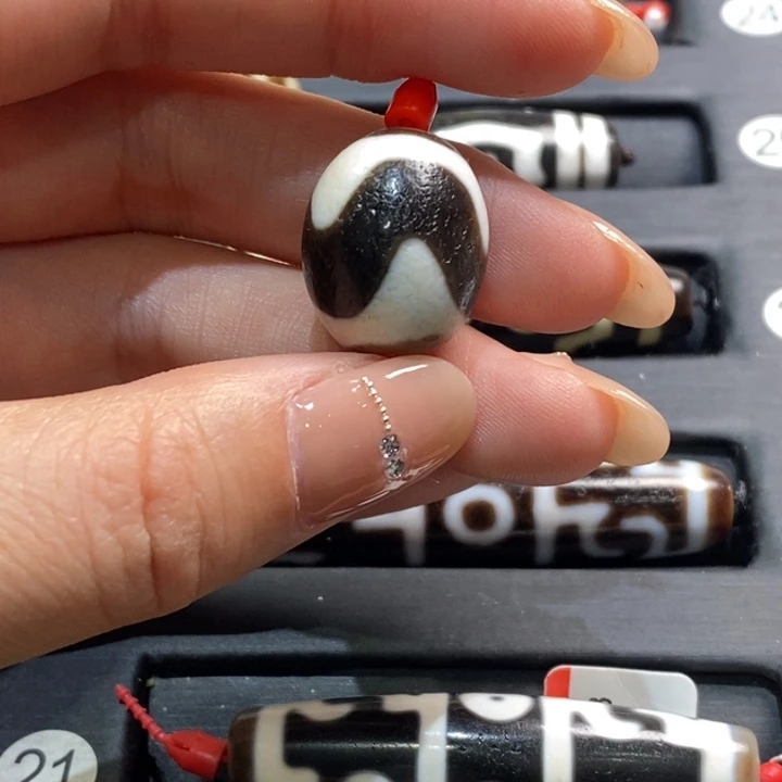 淮****玛瑙/玉髓（覆膜）未镶嵌颈饰