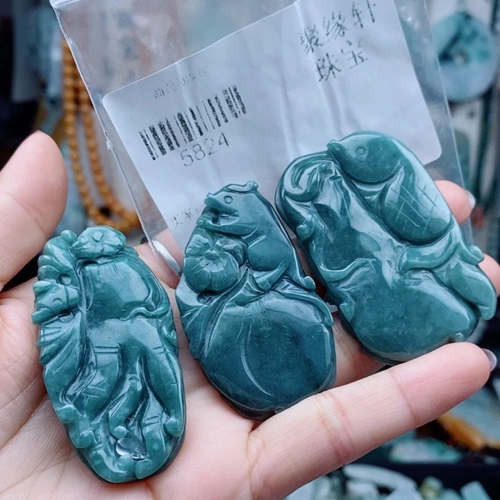翡翠未镶嵌颈饰翡翠