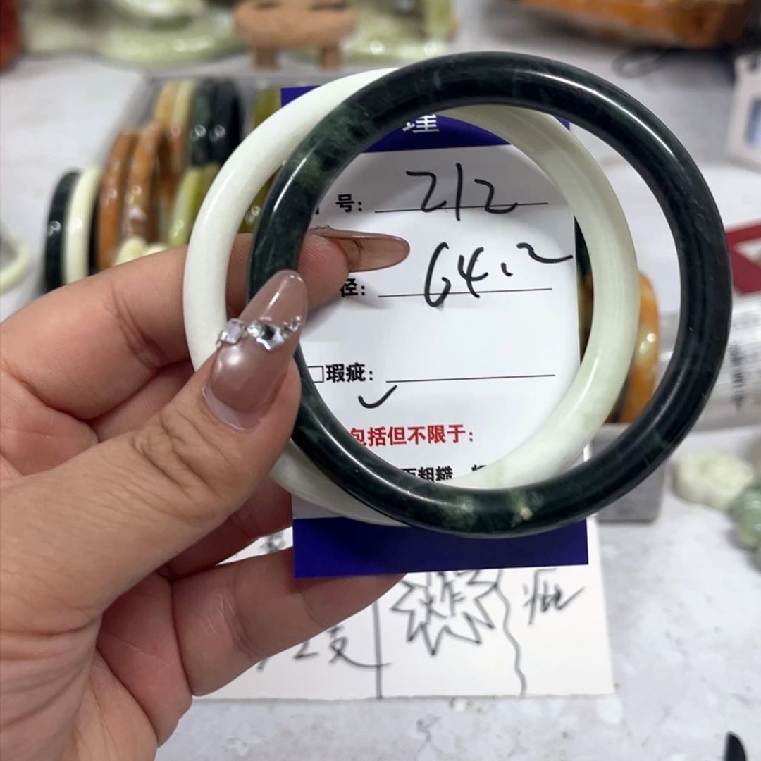 蛇纹石玉手镯未镶嵌